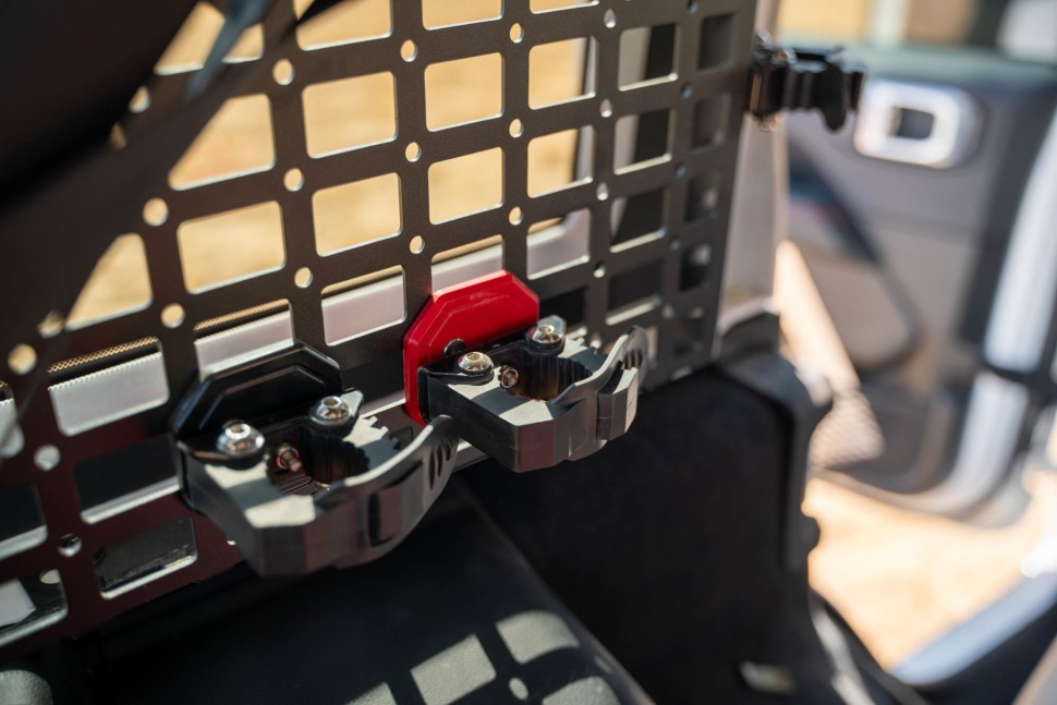 Кріплення інструментів на панелі Molle з швидкозніманням DV8 Offroad UNMM-01GR