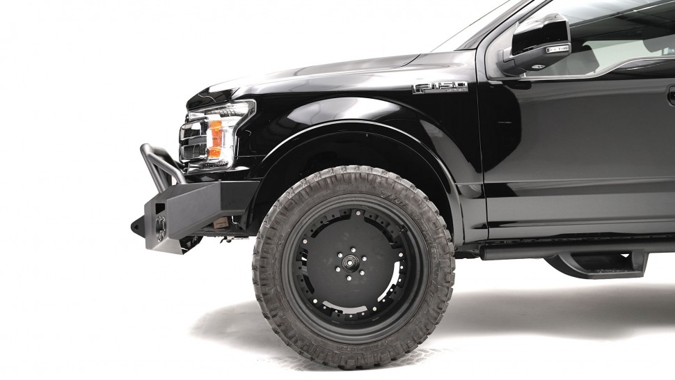 Передний бампер Premium с центаральной дугой Ford F-150 18-20 Fab Fours FF18-H4552-1