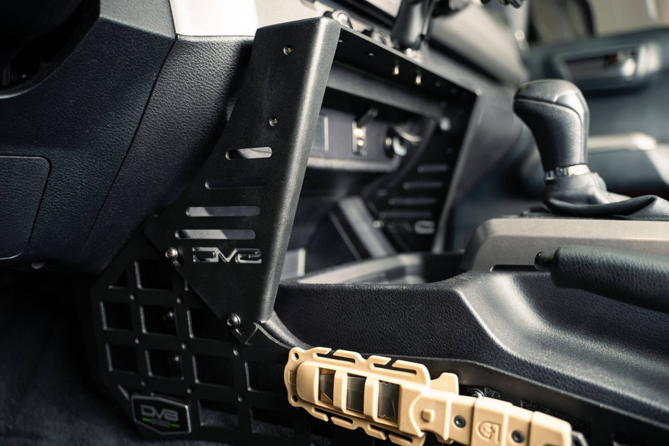 Панелі Molle консолі Toyota Tacoma 16-23 DV8 Offroad CCT1-01