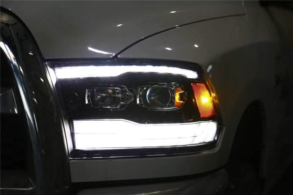 Комплект передних Led фар Dodge Ram 1500/2500/3500/4500/5500 09-18 LUXX-Series AlphaRex 880539