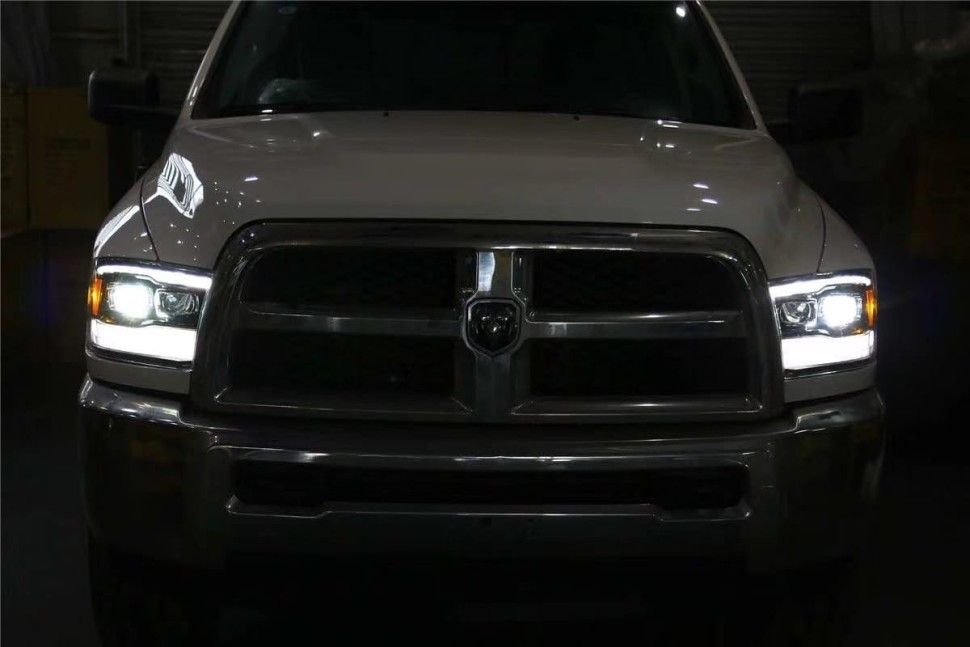 Комплект передних Led фар Dodge Ram 1500/2500/3500/4500/5500 09-18 LUXX-Series AlphaRex 880539