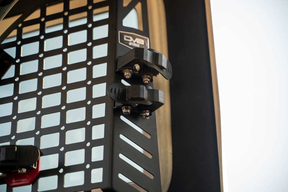 Універсальні кріплення для інструментів із швидкозніманням DV8 Offroad UNRM-01