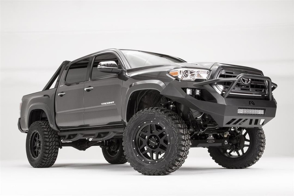 Передній бампер із центральною дугою Toyota Tacoma 16-23 Vengeance Fab Fours TT16-D3652-1