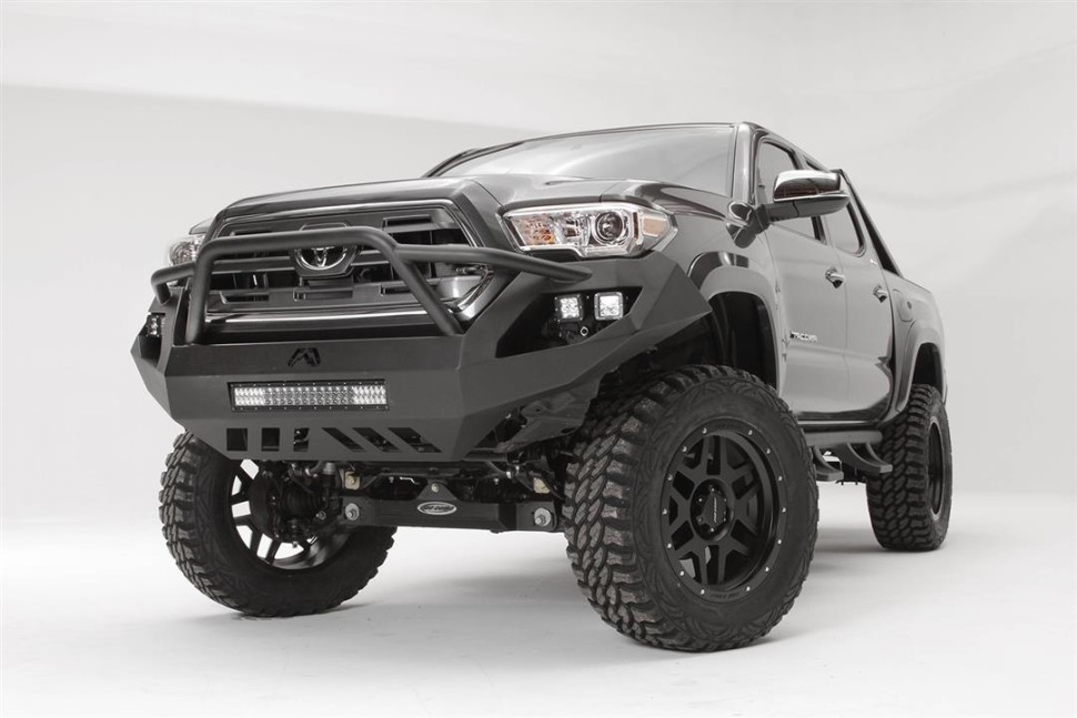 Передній бампер із центральною дугою Toyota Tacoma 16-23 Vengeance Fab Fours TT16-D3652-1