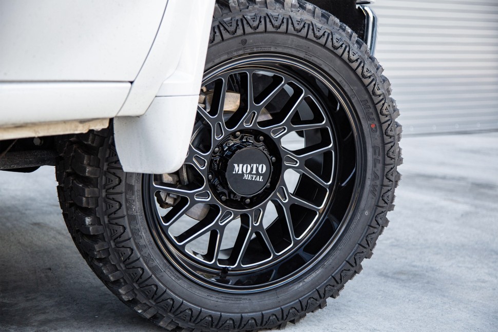 Колесный диск Moto Metal MO805 Gloss Black Milled 22x10 ET-18 MO80522068318N