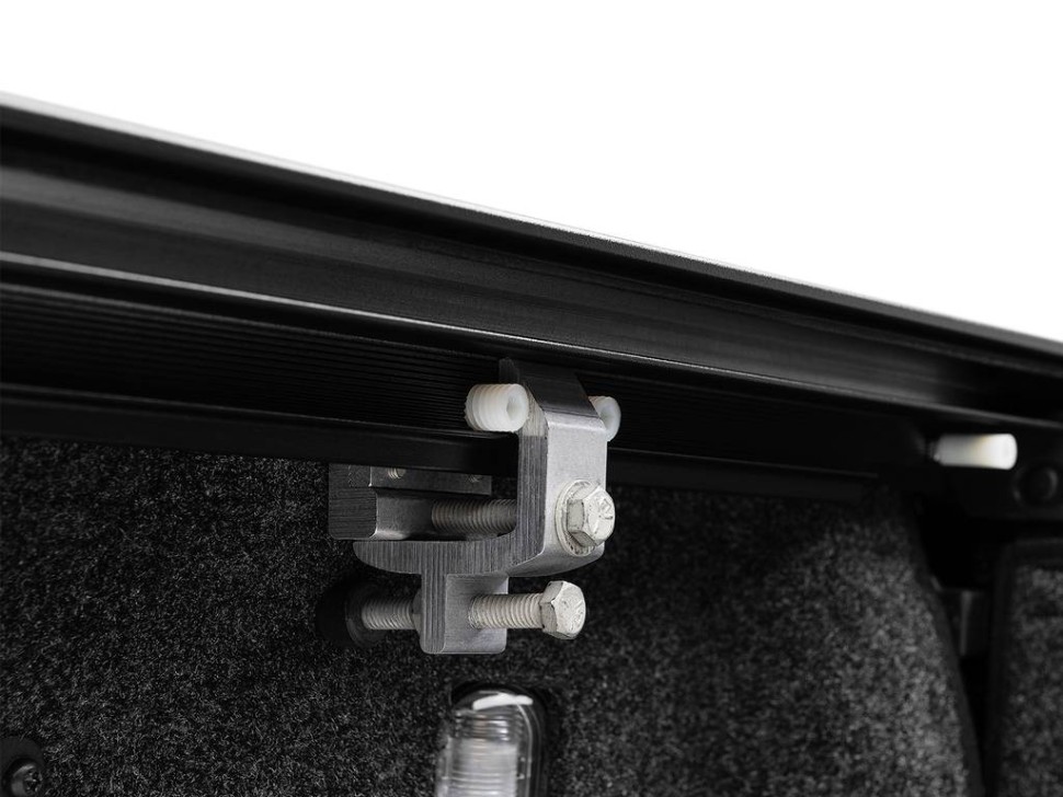 Ролета багажника висувна з T-Slot Рейками Chevrolet Silverado/GMC Sierra 2500/3500 20-25 6'9" ONE XR Retrax T-60484