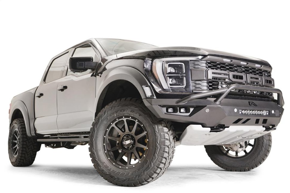 Передний бампер с центральной дугой Ford F-150 Raptor 21-26 Vengeance Fab Fours FR21-D5352-1