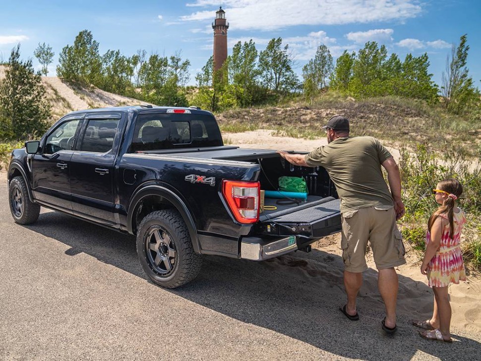 Ролета багажника выдвижная Ford F-150 21-25 6'7" M-Series Roll-N-Lock LG132M