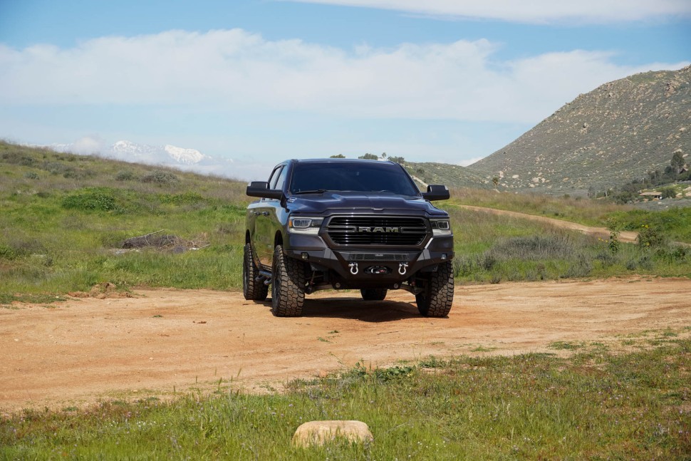 Передний бампер под лебёдку Dodge Ram 1500 19-24 Spec Series DV8 Offroad FBDR1-06