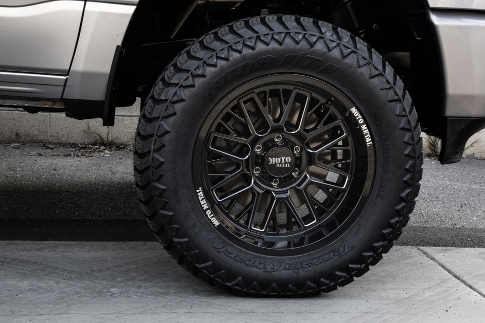 Колесный диск Moto Metal MO802 Gloss Black Milled 20x10 ET-18 MO80221050318N