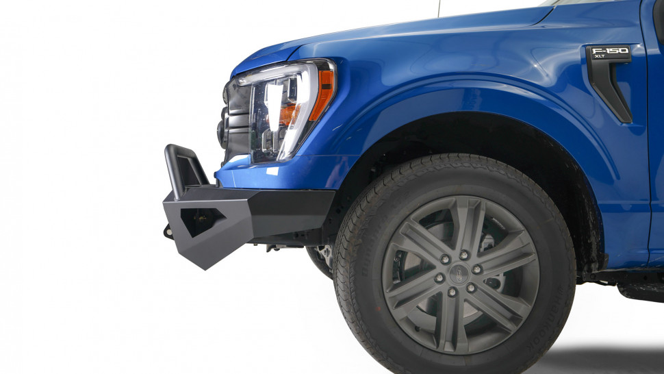 Передний бампер с центральной дугой Red Steel Ford F-150 21-22 Fab Fours FF21-RS5162-1
