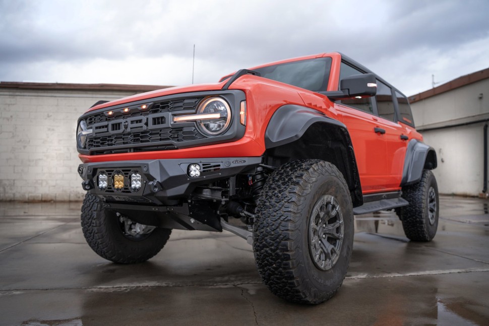 Передний бампер Ford Bronco Raptor 21-25 Addictive Desert Designs F260014120103