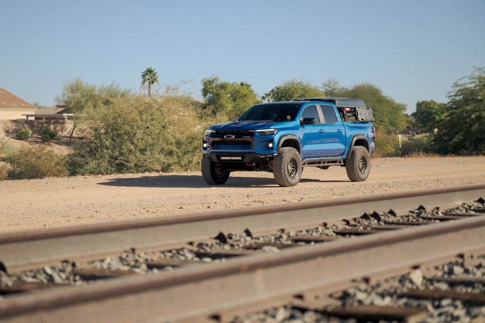 Передний бампер Chevrolet Colorado ZR2 23-25 Addictive Desert Designs F580263200103