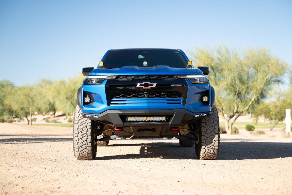 Передний бампер Chevrolet Colorado ZR2 23-25 Addictive Desert Designs F580263200103