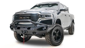 Передний бампер с центральной дугой Dodge Ram 1500 19-26 Matrix Fab Fours DR19-X4252-1