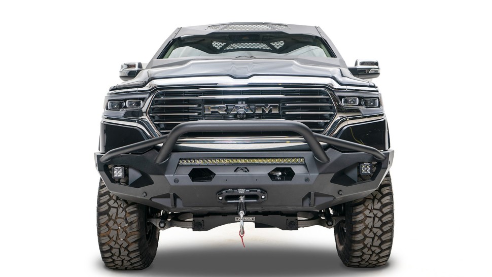 Передний бампер с центральной дугой Dodge Ram 1500 19-26 Matrix Fab Fours DR19-X4252-1
