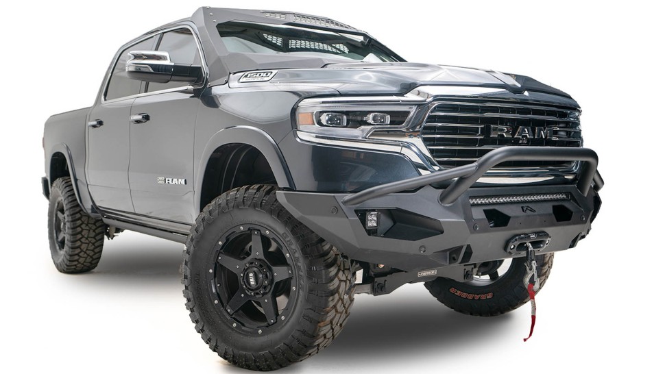 Передний бампер с центральной дугой Dodge Ram 1500 19-26 Matrix Fab Fours DR19-X4252-1