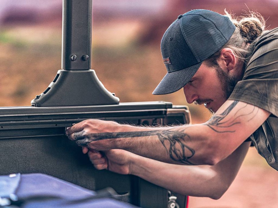 Ролета багажника висувна з T-Slot Рейками Toyota Tacoma 24-25 5' A-Series XT Roll-N-Lock 532A-XT