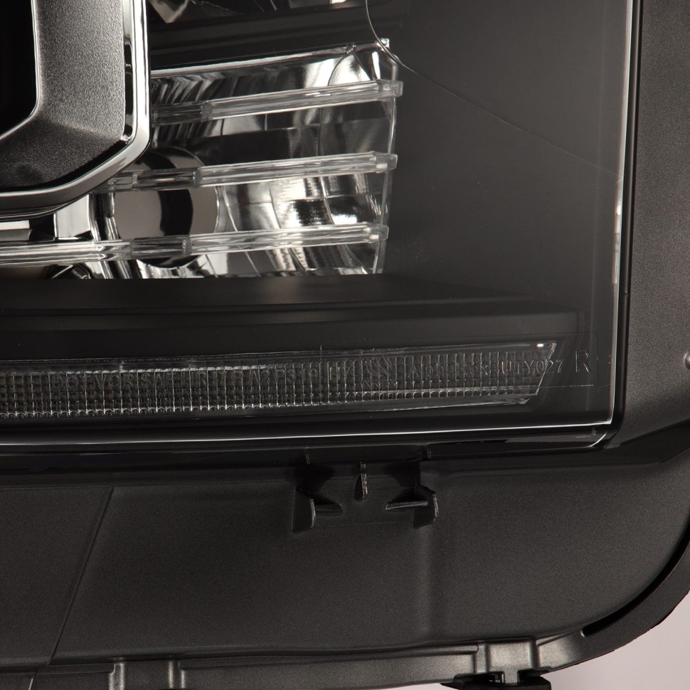 Комплект передних Led фар Toyota Tundra 14-21 LUXX-Series AlphaRex 880835