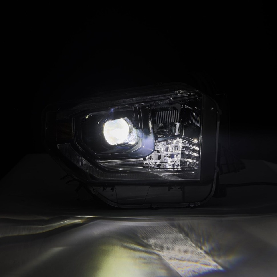 Комплект передних Led фар Toyota Tundra 14-21 LUXX-Series AlphaRex 880836