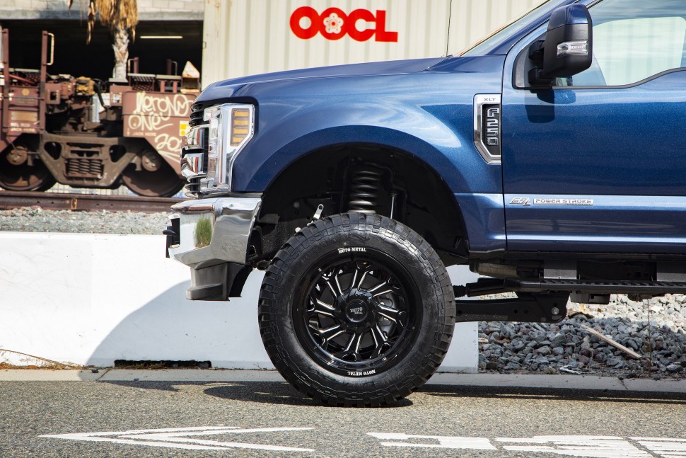 Moto Metal MO99921067318N MO999 Wheel Gloss Black Milled 20x10 -18