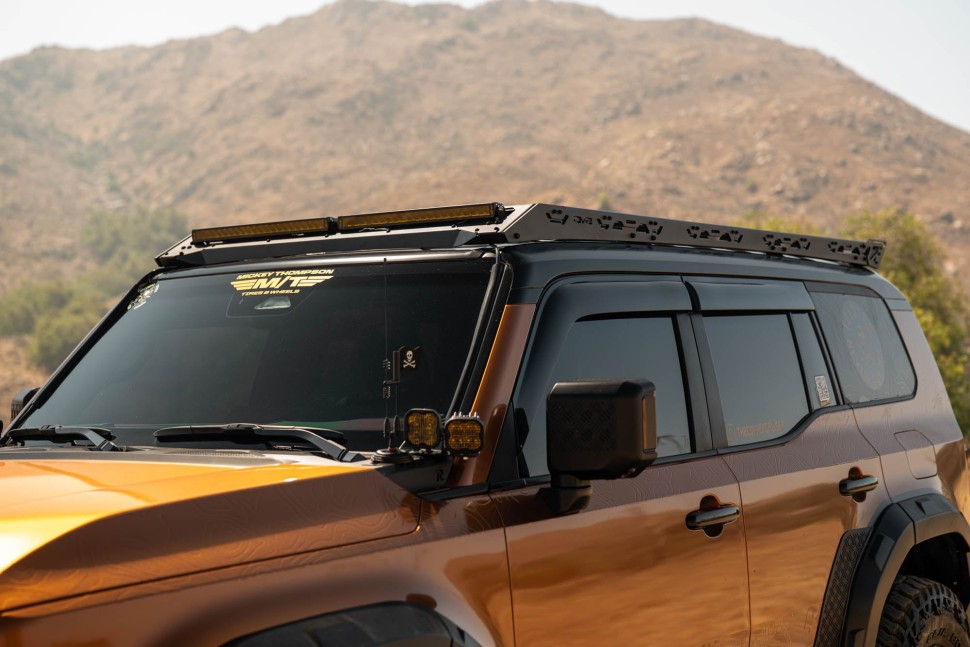 Крепление для света на багажник Lexus GX550/Toyota Land Cruiser 250 24-25 DV8 Offroad RRTL4-01L