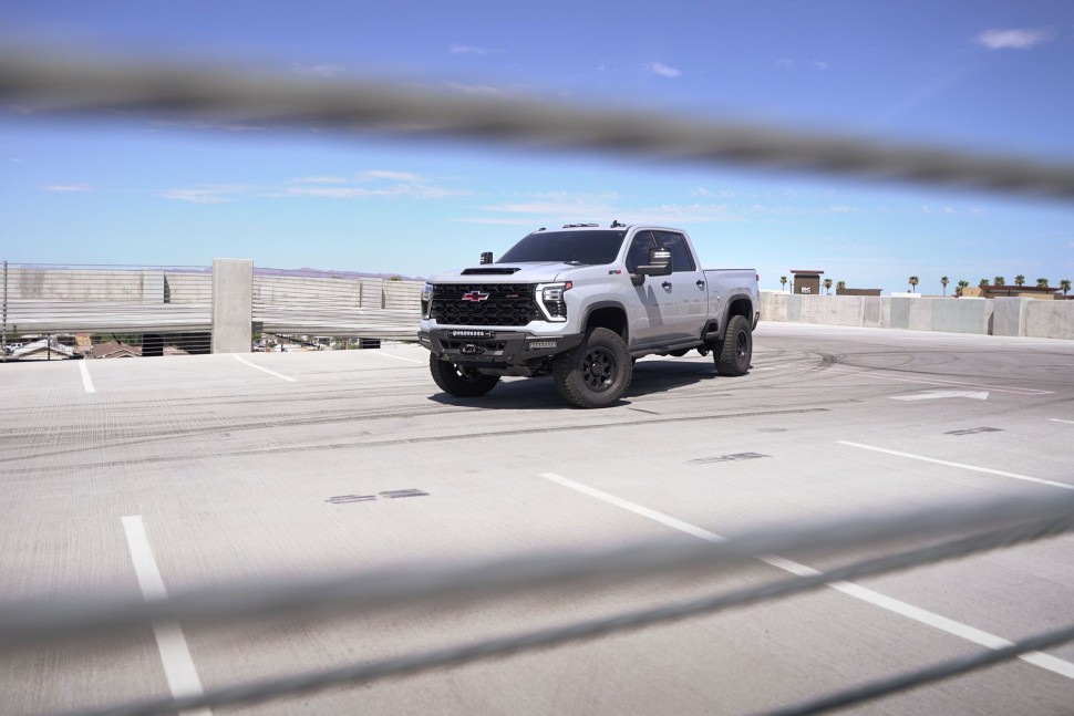 Передний бампер под лебёдку Chevrolet Silverado 2500/3500 24-25 Addictive Desert Designs F820335070103