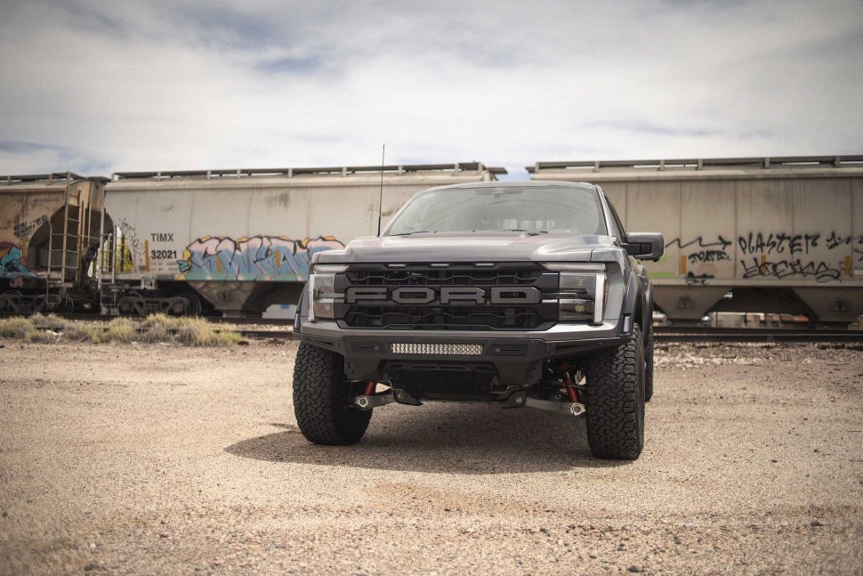 Передний бампер Ford F-150 Raptor 21-25 Addictive Desert Designs F210185080103