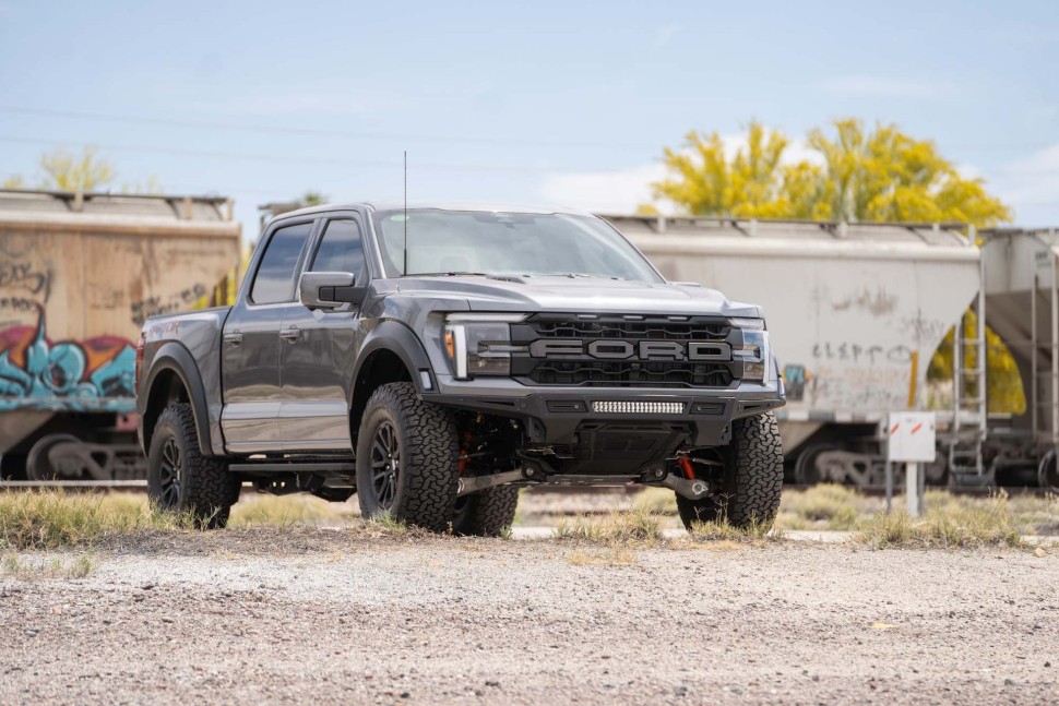 Передний бампер Ford F-150 Raptor 21-25 Addictive Desert Designs F210185080103