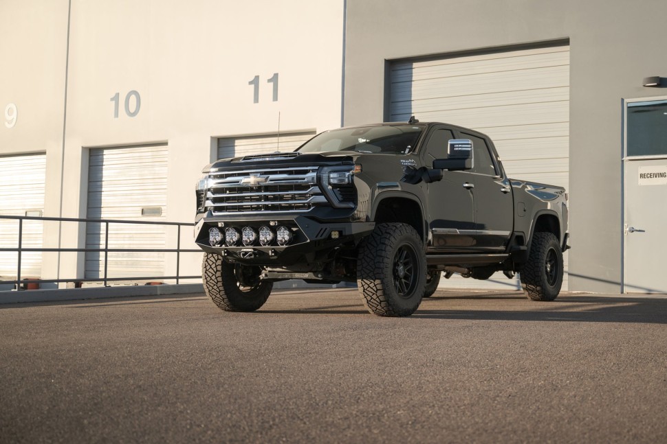 Передний бампер Chevrolet Silverado 2500/3500 24-25 Addictive Desert Designs F820043500103