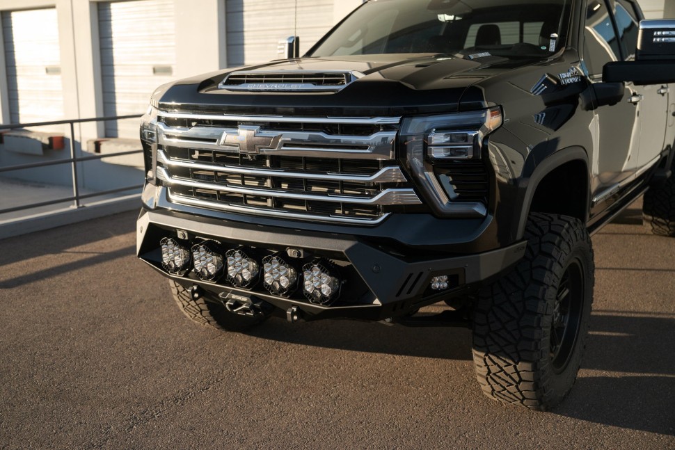 Передний бампер Chevrolet Silverado 2500/3500 24-25 Addictive Desert Designs F820043500103