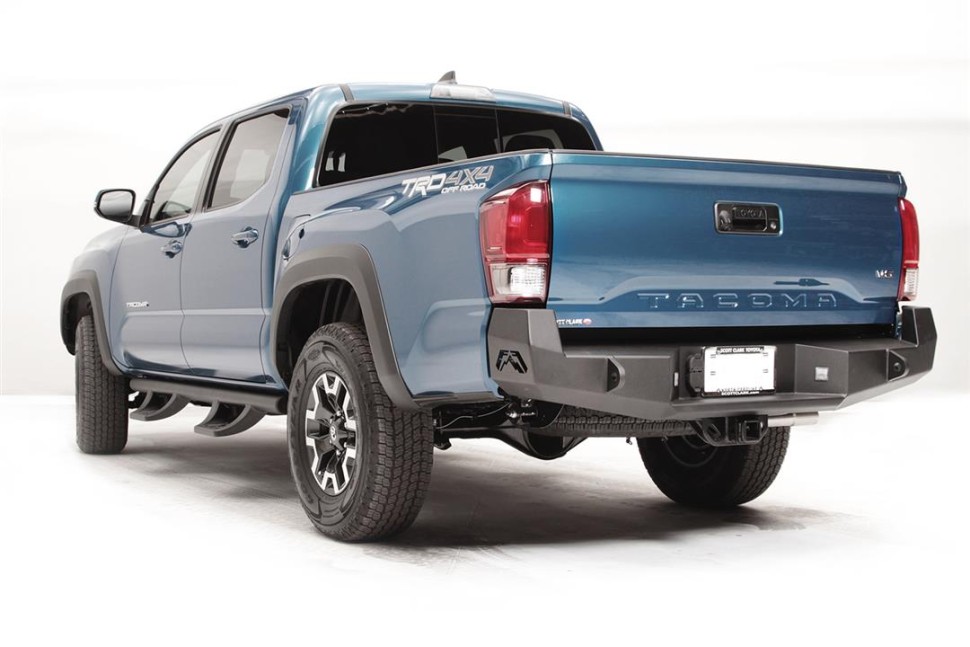 Задній бампер Toyota Tacoma 16-23 Premium Fab Fours TT16-W3650-1