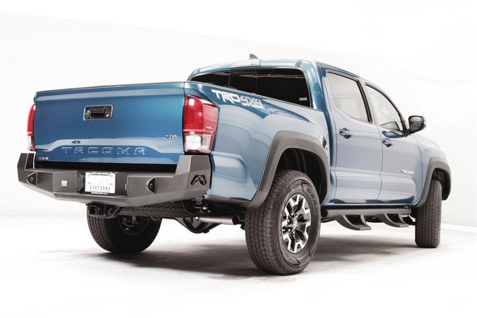 Задній бампер Toyota Tacoma 16-23 Premium Fab Fours TT16-W3650-1