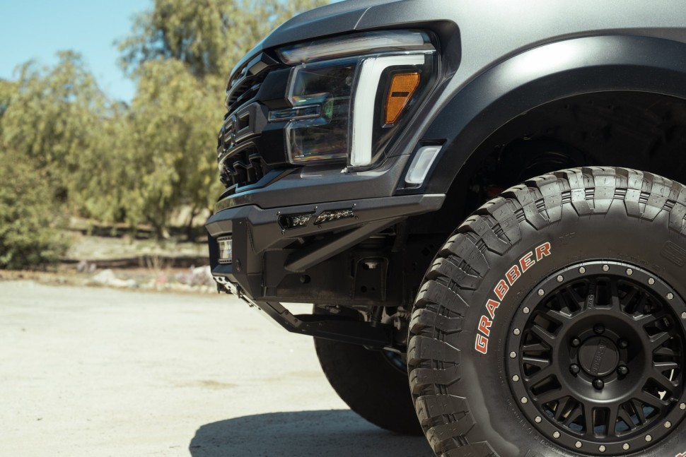 Передний бампер Ford F-150 Raptor/Raptor R 21-25 Addictive Desert Designs F210263200103
