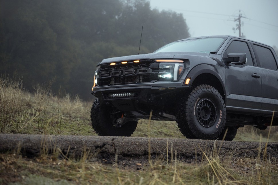 Передний бампер Ford F-150 Raptor/Raptor R 21-25 Addictive Desert Designs F210263200103