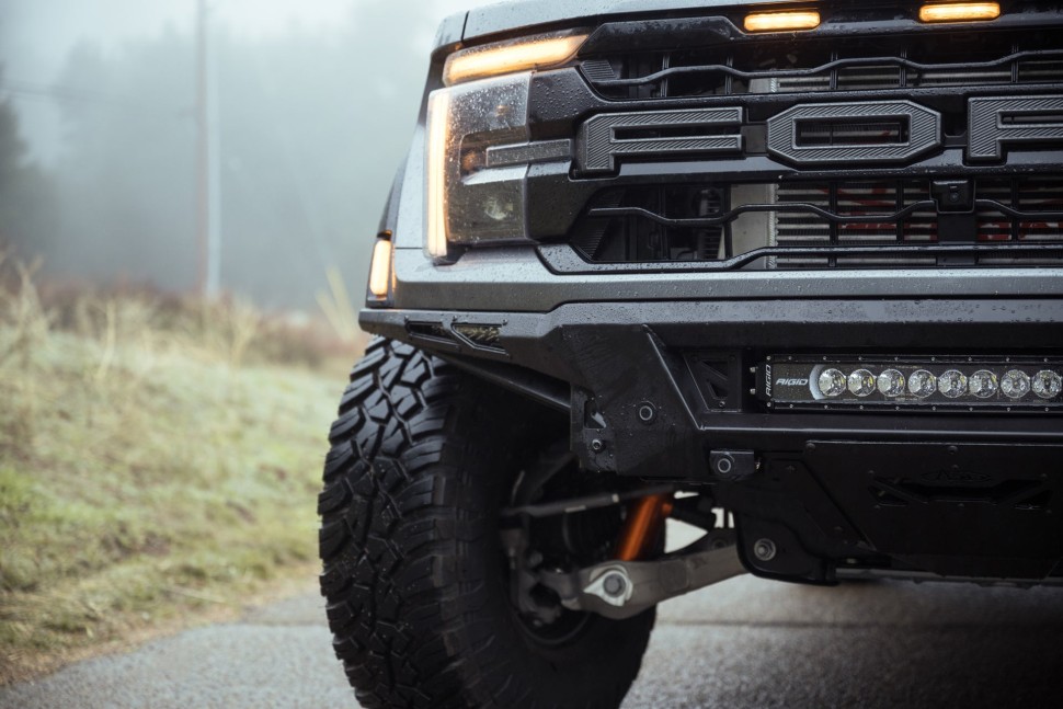 Передний бампер Ford F-150 Raptor/Raptor R 21-25 Addictive Desert Designs F210263200103