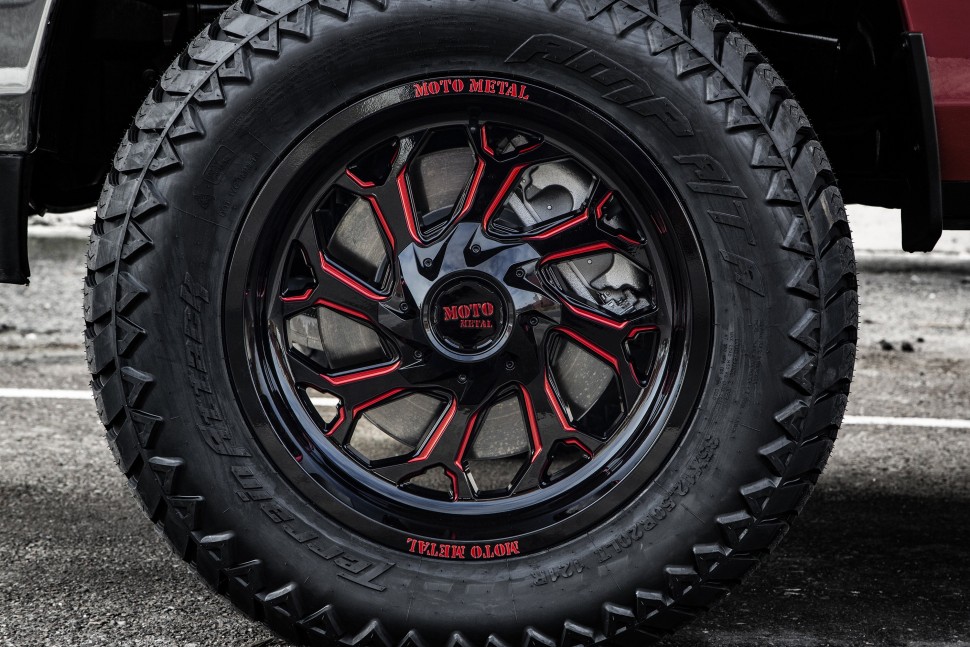 Колесный диск Moto Metal MO999 Gloss Black Milled W/Red Tint 20x10 ET-18 MO99921067918N