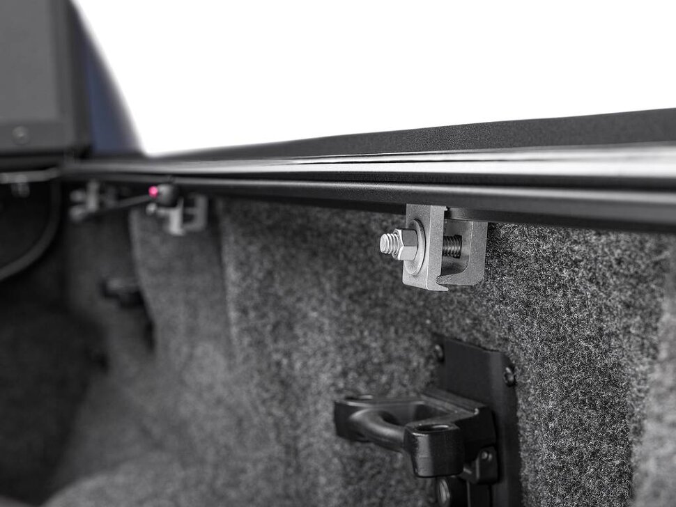 Extang 80962 Endure ALX Hard Folding Tonneau Cover Nissan Frontier 22-25 6'1"