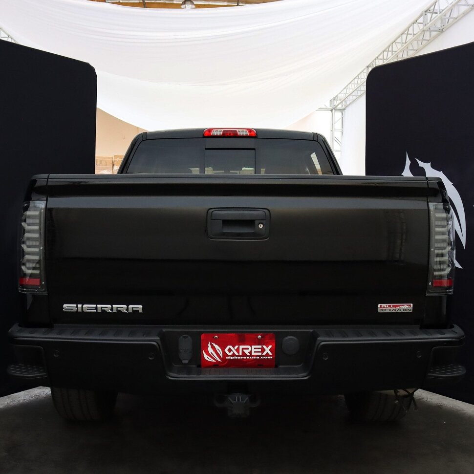 Світлодіодні задні ліхтарі GMC Sierra 1500/2500/Sierra 3500 14-18 LUXX-Series AlphaRex 630030