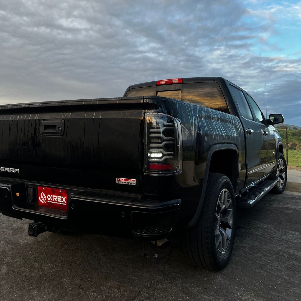 Світлодіодні задні ліхтарі GMC Sierra 1500/2500/Sierra 3500 14-18 LUXX-Series AlphaRex 630030