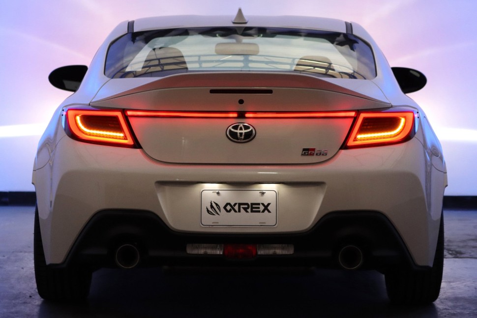 Светодиодный фонарь багажника Toyota GR86/Subaru BRZ 21-25 LUXX-Series AlphaRex 220030