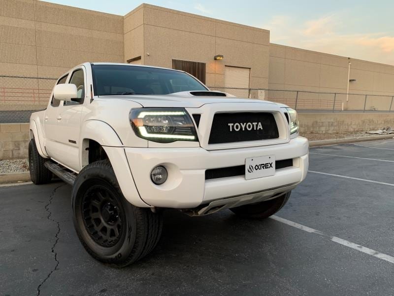 Комплект передних Led фар Toyota Tacoma 05-11 LUXX-Series AlphaRex 880735