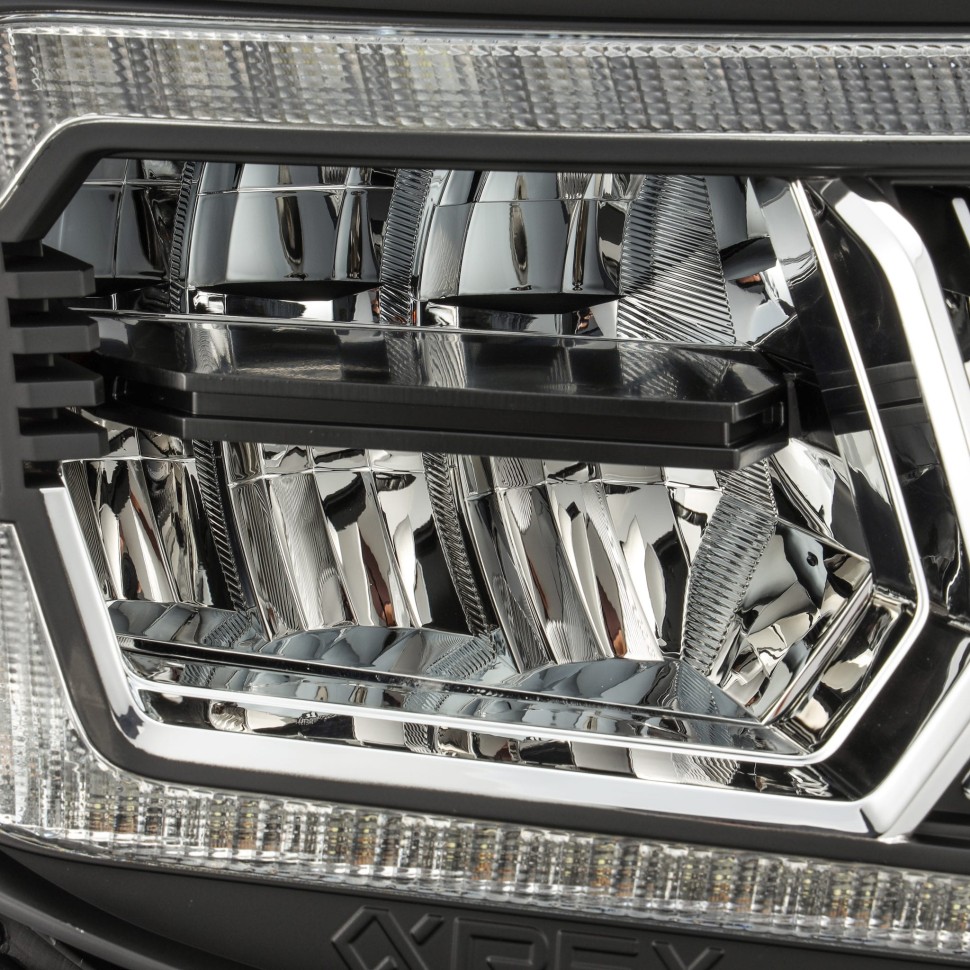 Комплект передних Led фар Toyota Tacoma 05-11 LUXX-Series AlphaRex 880735