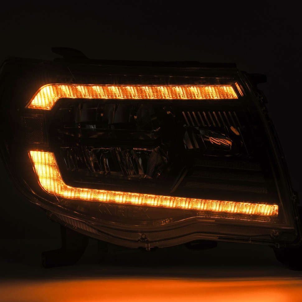 Комплект передних Led фар Toyota Tacoma 05-11 LUXX-Series AlphaRex 880735