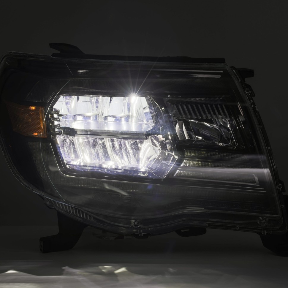 Комплект передних Led фар Toyota Tacoma 05-11 LUXX-Series AlphaRex 880735
