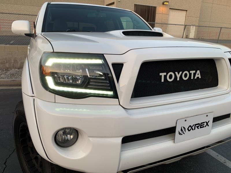 Комплект передних Led фар Toyota Tacoma 05-11 LUXX-Series AlphaRex 880735
