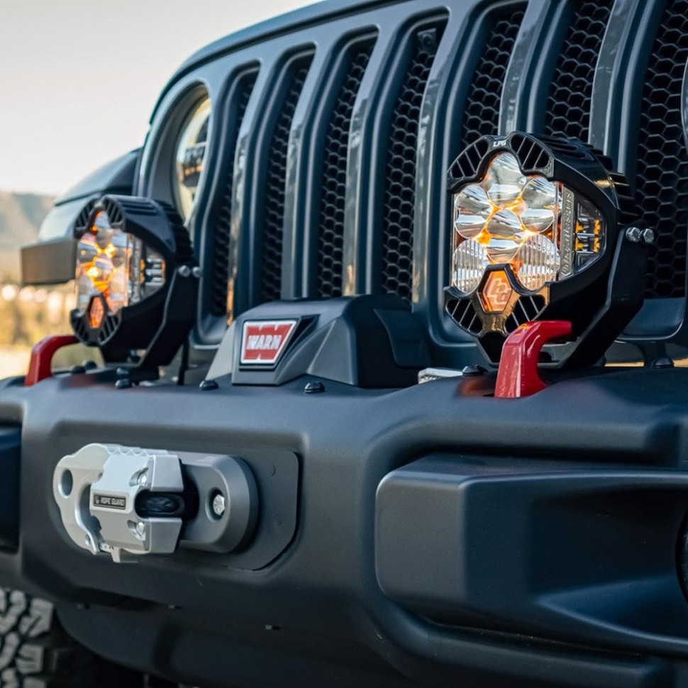 Комплект дополнительных LED фар на бампер Driving/Combo Jeep Wrangler JL/Gladiator JT 18-25 LP6 Pro Baja Designs 447671UP