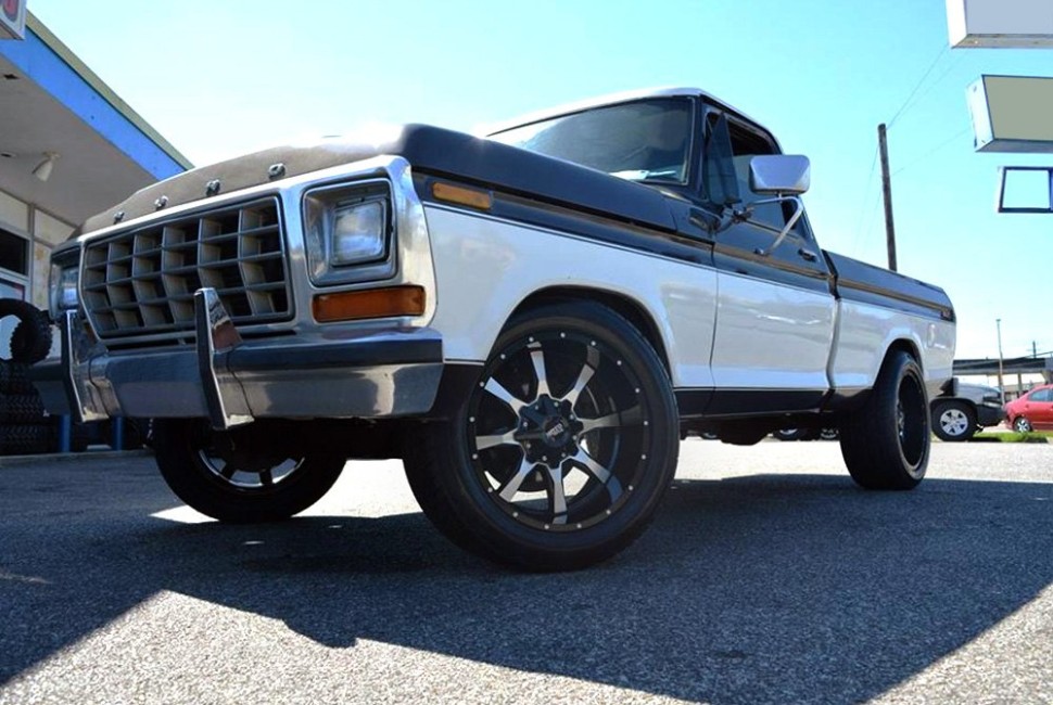 Moto Metal MO97081067324NUS MO970 Wheel Gloss Black W/Machined Face 18x10 -24