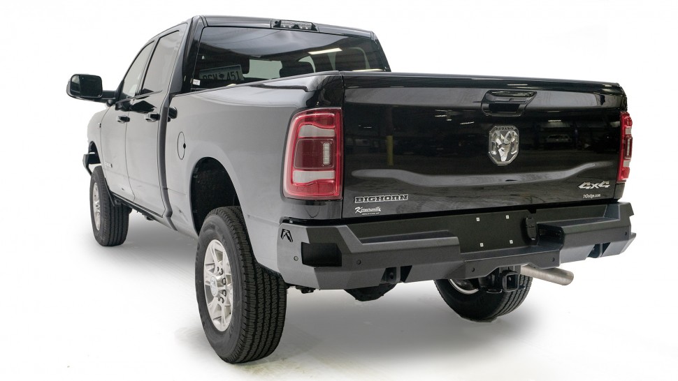 Задний бампер Premium Dodge Ram 2500/3500 19-20 Fab Fours DR19-W4451-1