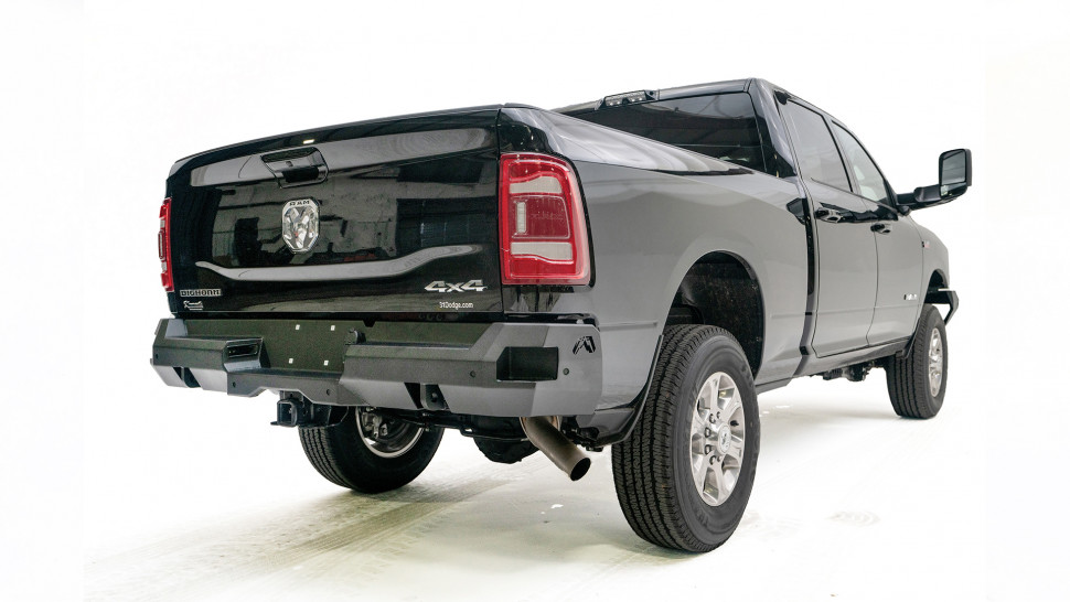 Задний бампер Premium Dodge Ram 2500/3500 19-20 Fab Fours DR19-W4451-1